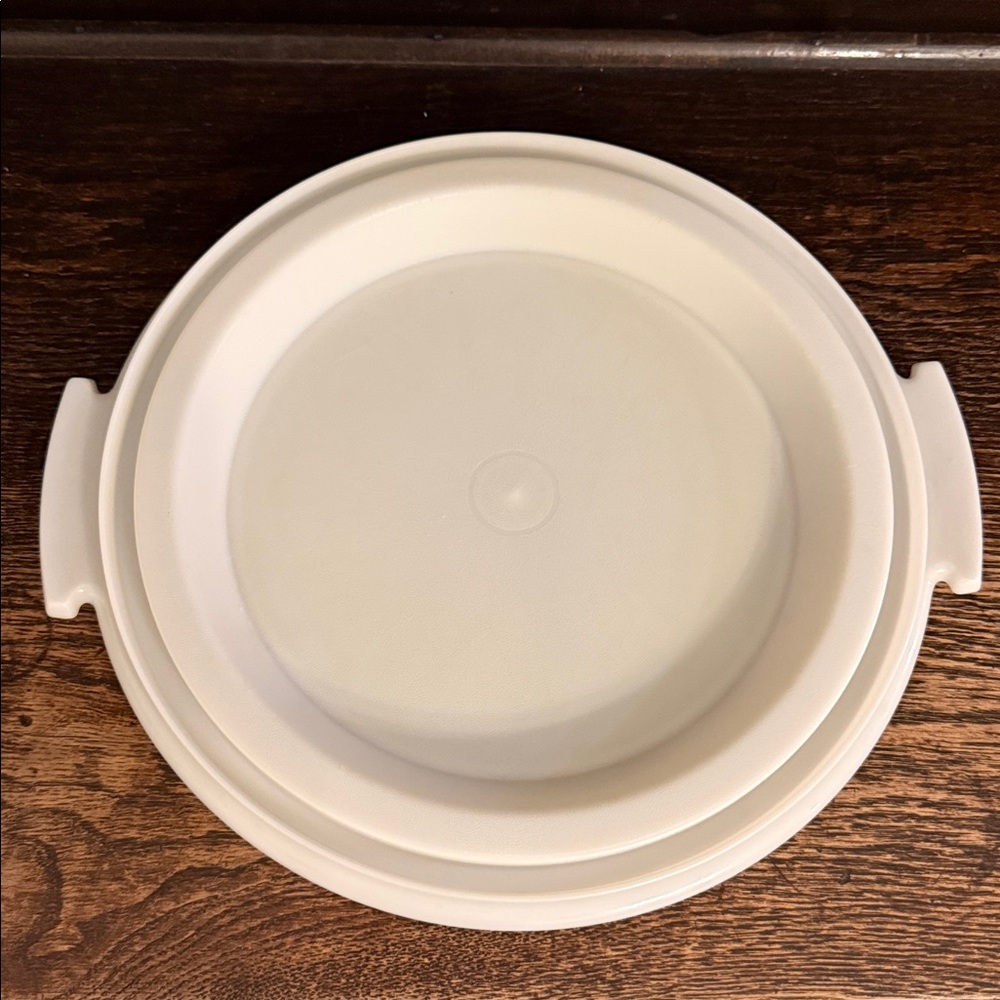 Tupperware Cream and White Cake Plate Storage - Picture 5 of 5